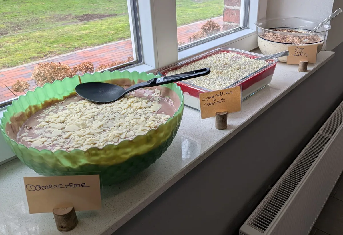 Gemeinsames Dessertbuffet der LandFrauen