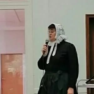 Virtueller Dorfgang durch Gildehaus mit Hausdame Herma (G.
