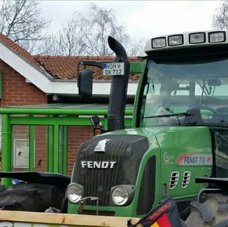 Heute vor der Raiffeisenwarengenossenschaft in Gildehaus suchten Erzeuger das Gespräch mit dem