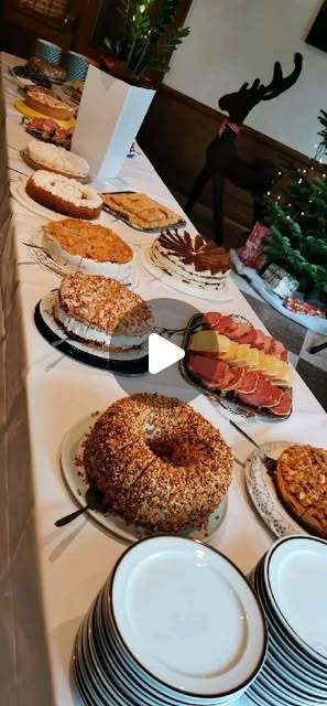 Harmonische Weihnachtsfeier mit Andacht, Vorträgen, Singen und leckeren Torten von den Vertraue